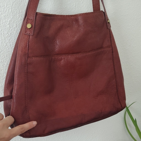 Chic Tan Leather Shoulder Bag - Picture 7 of 13